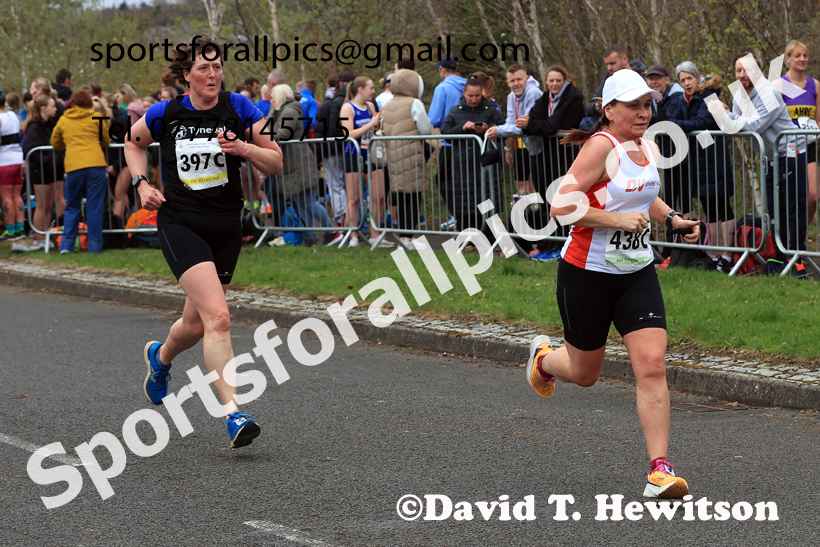Senior Womens relay, 2026 Elswick Harriers Good Friday Road Relays and Young Athletes, Newburn,  Newcastle upon Tyne. Photo: David T. Hewitson/Sports for All Pics